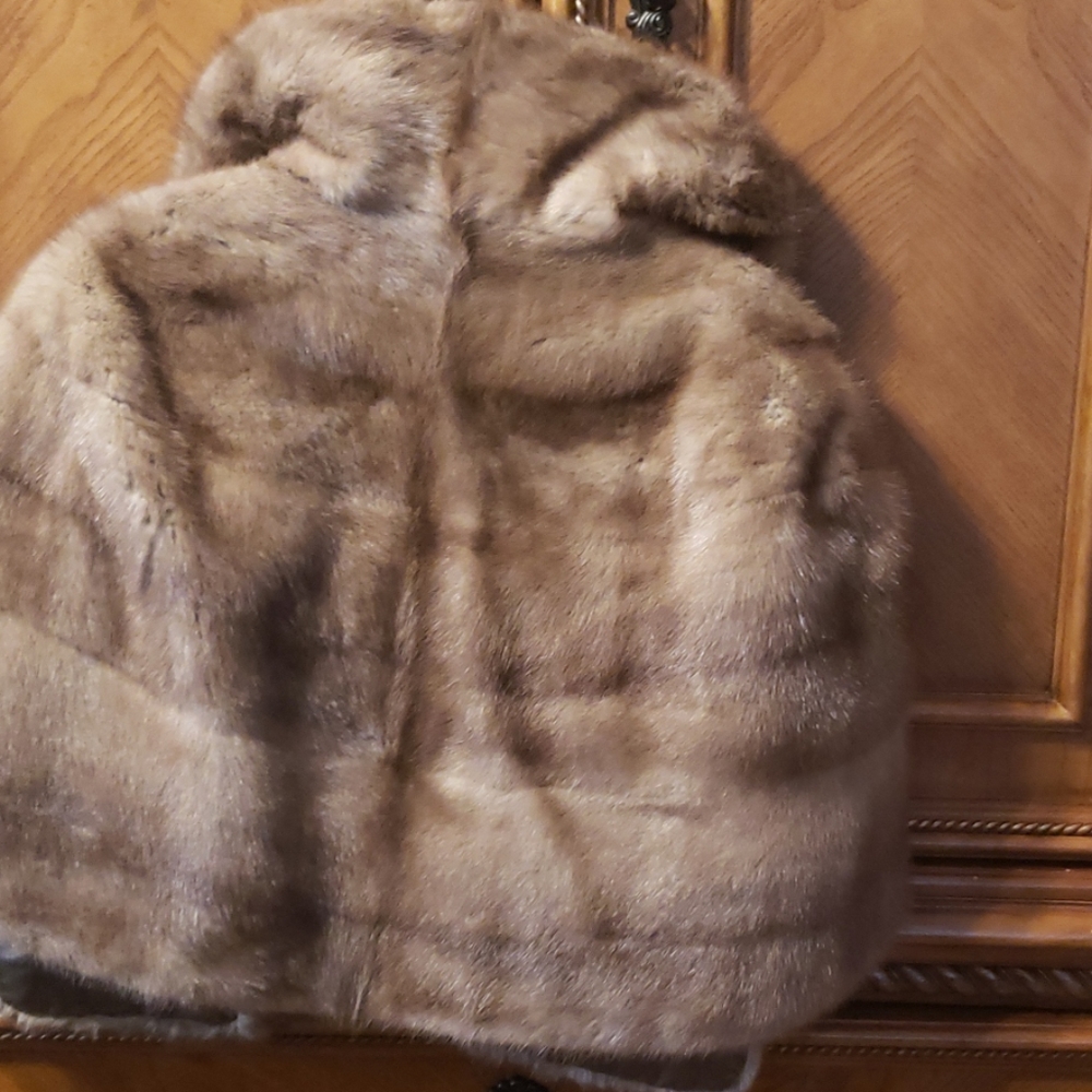 Mink wrap. - Picture 2 of 4